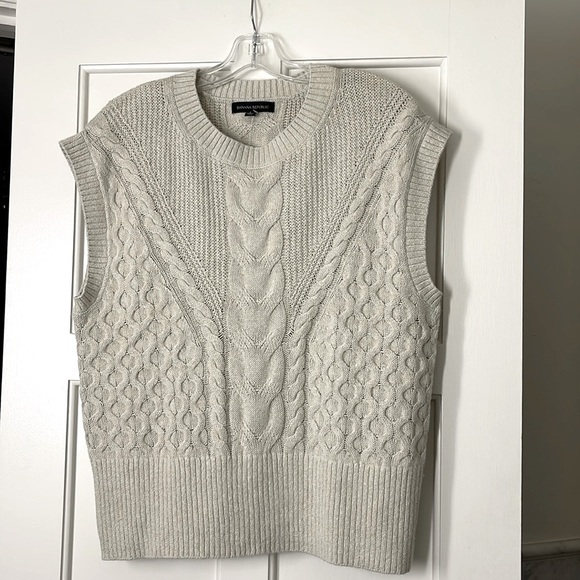 Banana Republic Sweaters - Banana Republic cable knit sweater vest